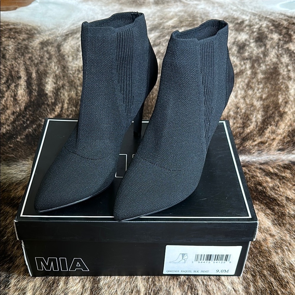 MIA Black Heeled Boots with Sleek Design